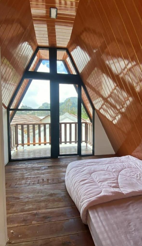 Agriya Lubis Cabin Diyeng Buitenkant foto